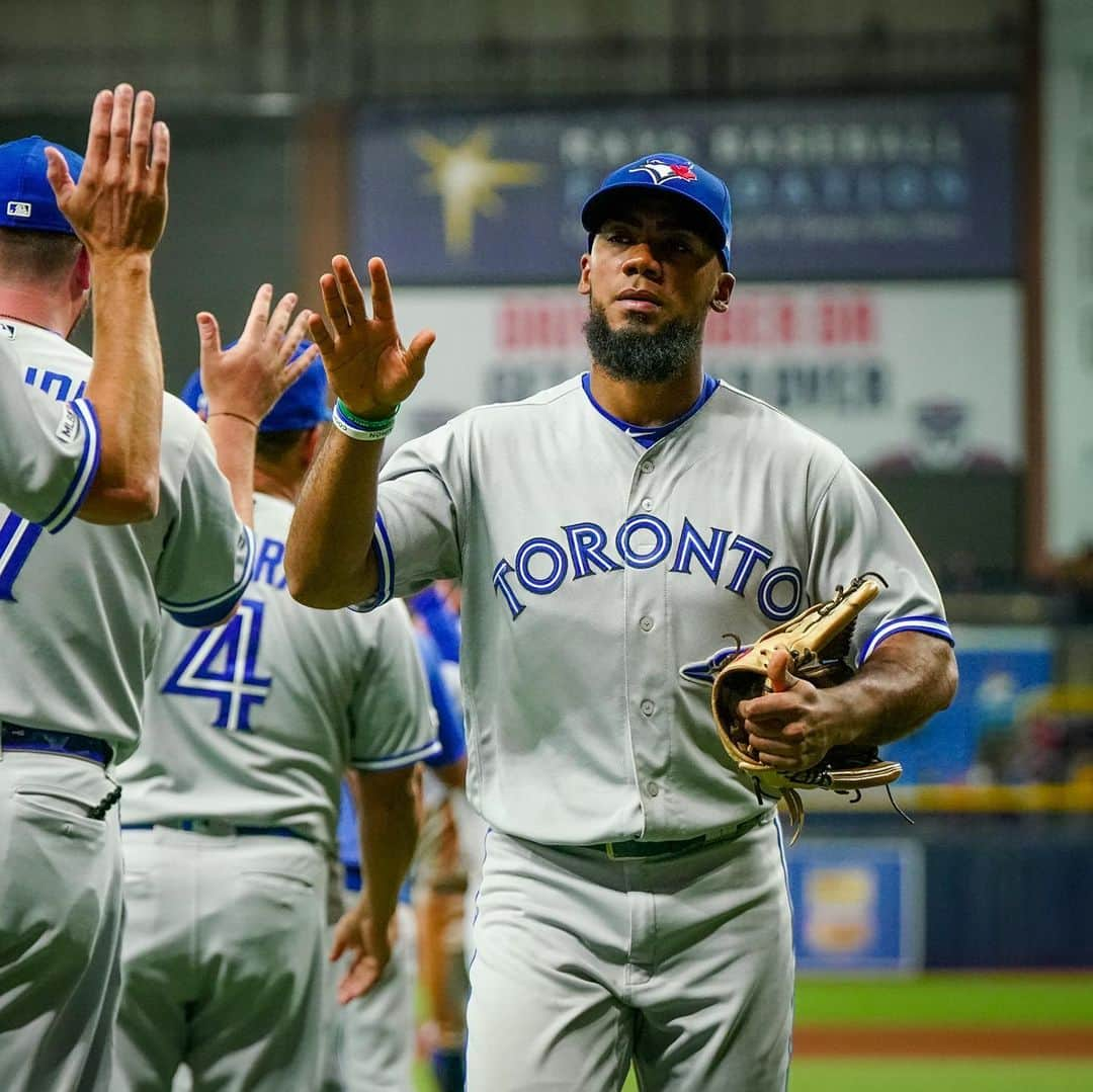 トロント・ブルージェイズさんのインスタグラム写真 - (トロント・ブルージェイズInstagram)「We’re coming back home! Give us your ✋ emojis! #BlueJaysWin」8月8日 5時50分 - bluejays