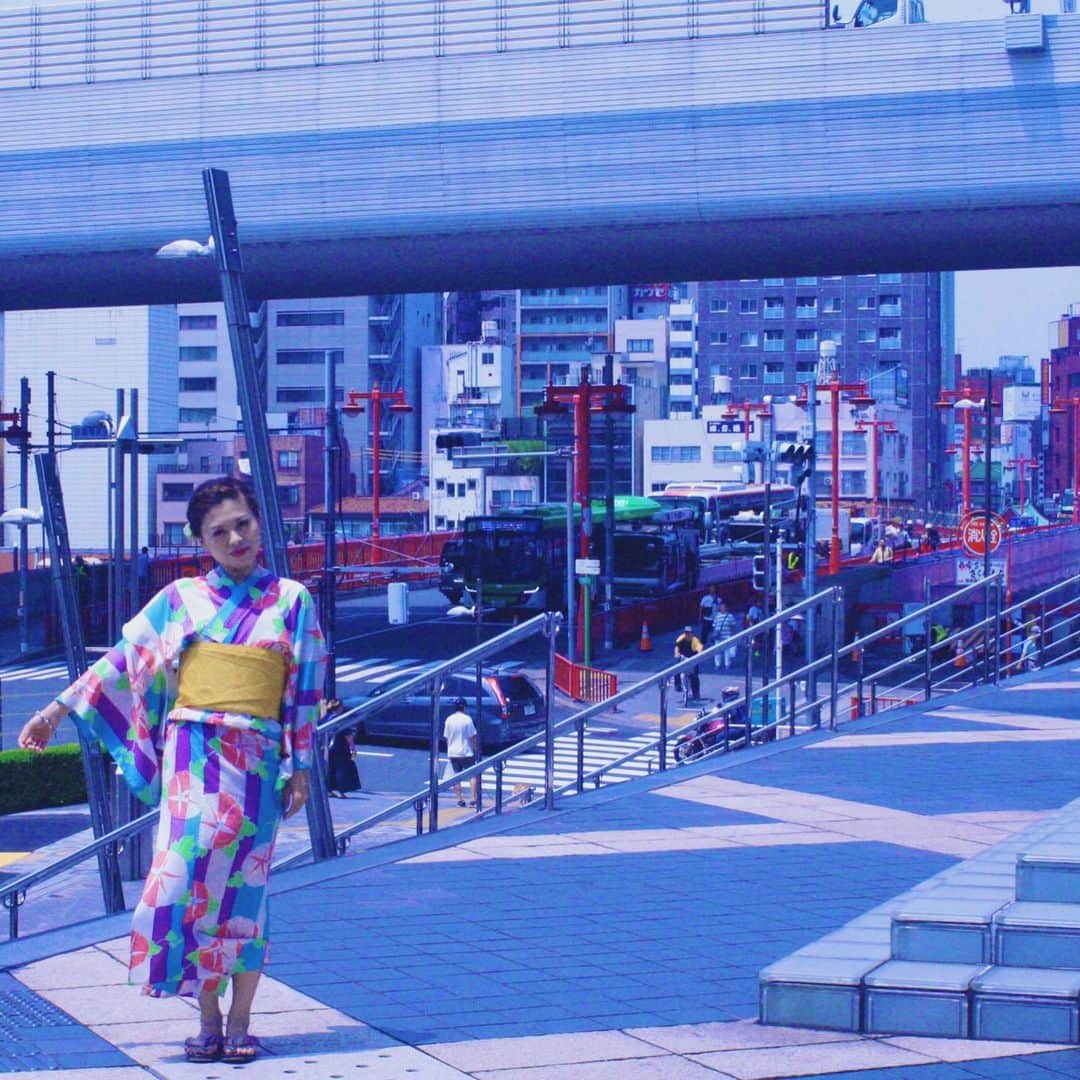 及川愛未さんのインスタグラム写真 - (及川愛未Instagram)「beer🍺 #shooting #撮影 #被写体 #被写体希望 #東京カメラ部 #リクエスト撮影 #photo #photography #キリトリセカイ #model #portrait #portraitmodei #写真 #写真好きな人と繋がりたい #写真撮るの好きな人と繋がりたい #ファインダー #ファインダー越しの世界 #浴衣 #vasara #墨田区 #吾妻橋 #スカイツリー #アサヒビール #聖火 #japan #lovers_nippon #japanesegirl #tokyo #デート #followme  photo by ゆなたん」8月8日 5時51分 - manamioichan