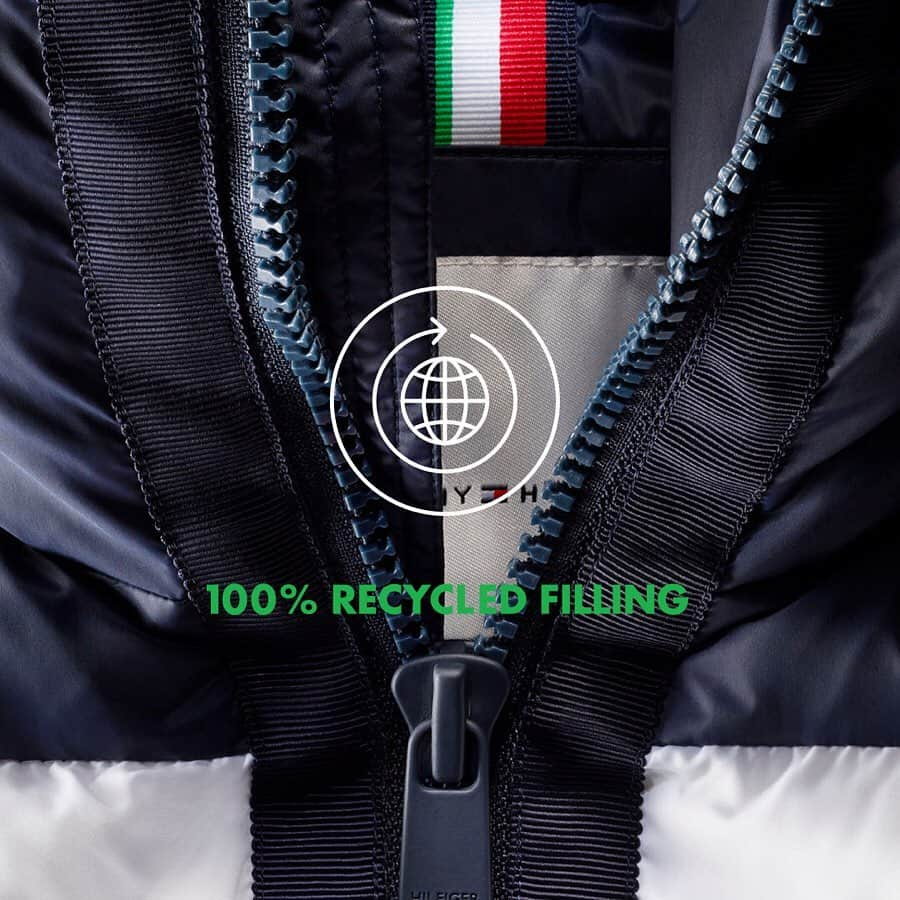 Tommy Hilfigerさんのインスタグラム写真 - (Tommy HilfigerInstagram)「Getting up close and personal with our recycled puffer, with high-quality insulation made from recycled down. Noticed the new green stripe? That’s how you know a Tommy product is more sustainable. 💚 #MakeItPossible」8月8日 5時54分 - tommyhilfiger