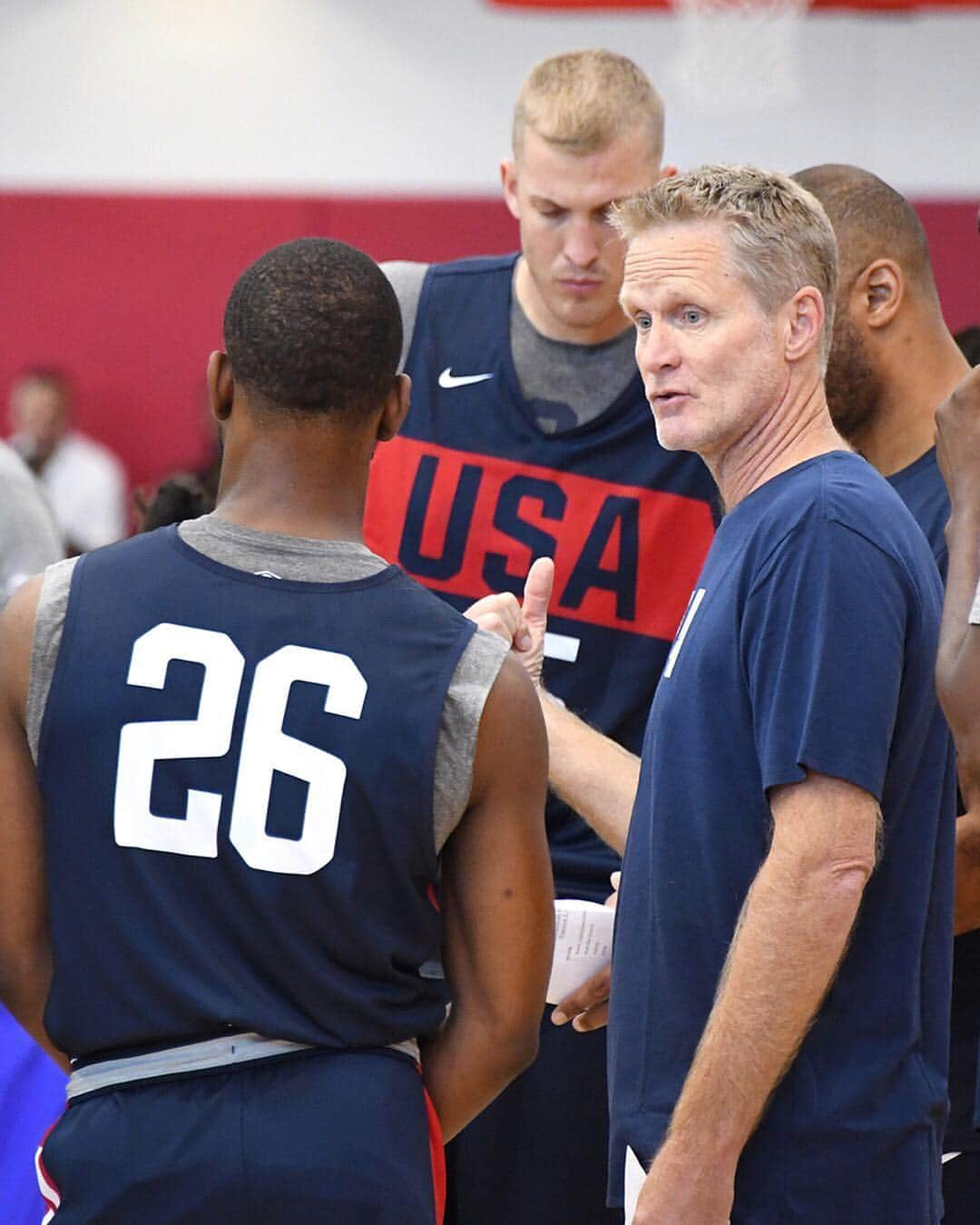 ゴールデンステート・ウォリアーズさんのインスタグラム写真 - (ゴールデンステート・ウォリアーズInstagram)「🇺🇸 Steve Kerr reppin’ the Dubs at Team USA practice.」8月8日 6時08分 - warriors