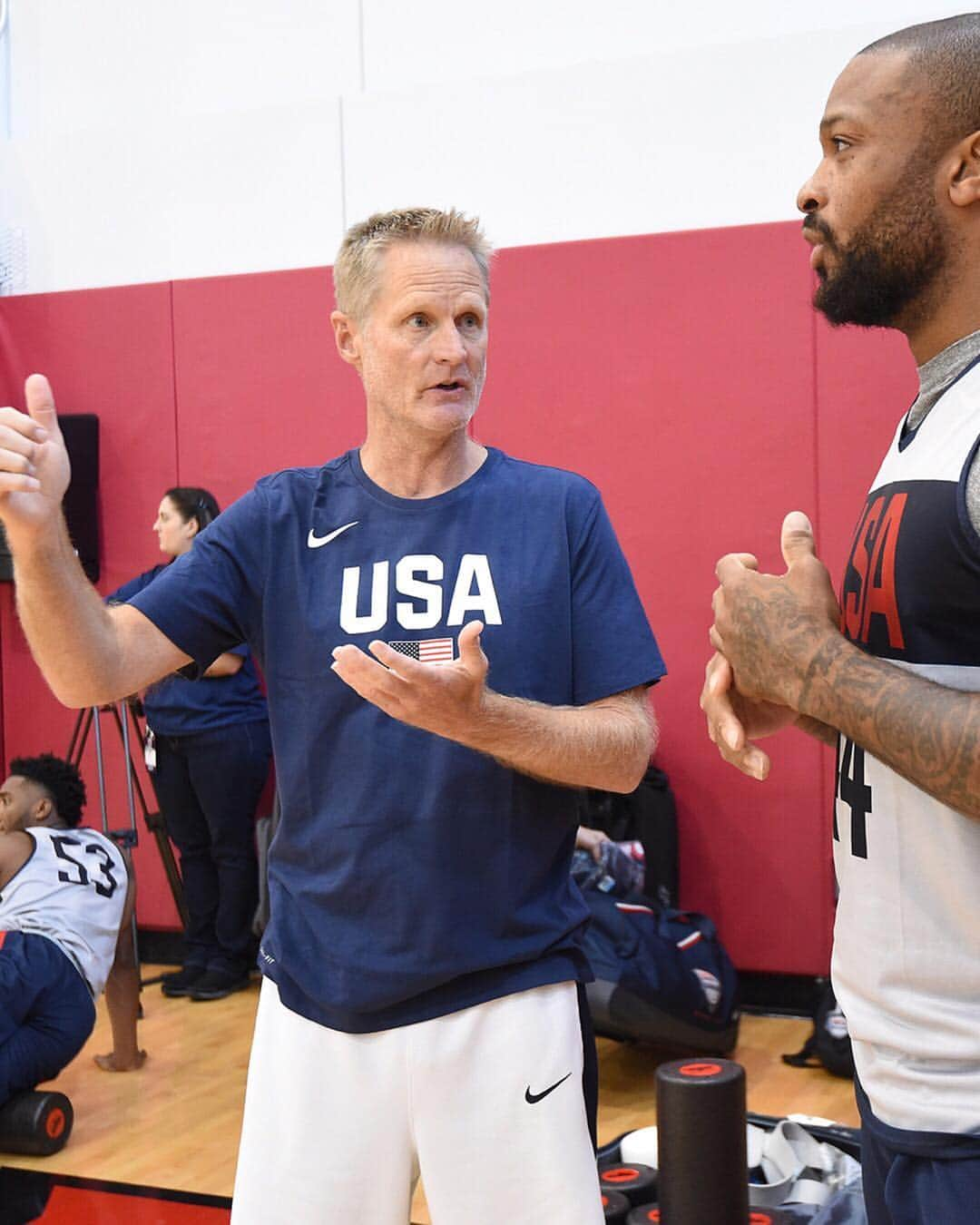 ゴールデンステート・ウォリアーズさんのインスタグラム写真 - (ゴールデンステート・ウォリアーズInstagram)「🇺🇸 Steve Kerr reppin’ the Dubs at Team USA practice.」8月8日 6時08分 - warriors