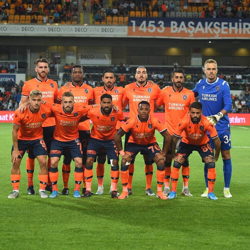 ジュニオール・カイサラさんのインスタグラム写真 - (ジュニオール・カイサラInstagram)「Cabeça erguida que temos o jogo de volta! A luta continua 🔷🔶💪🏼 #ibfk #ucl #jc80」8月8日 6時10分 - juniorcaicara