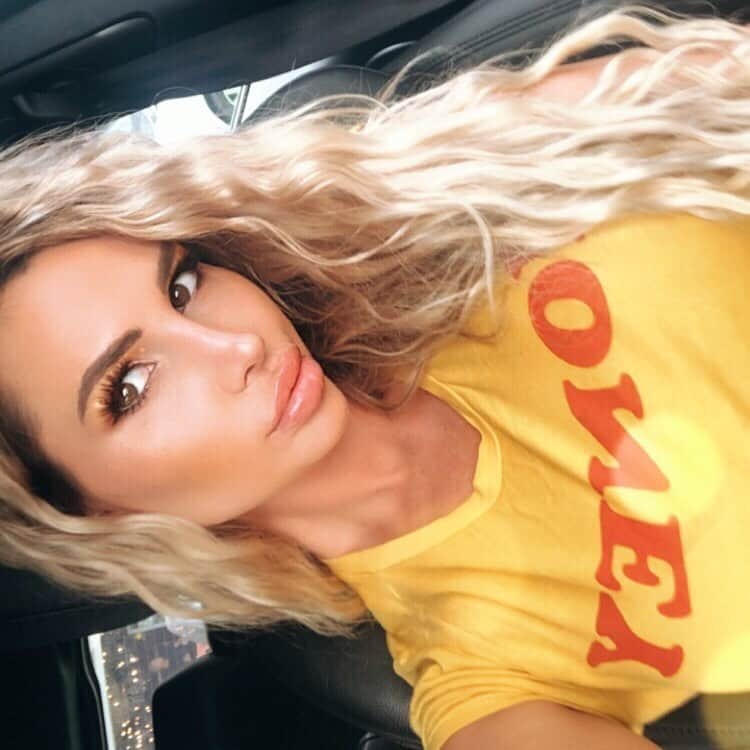 Rosanna Arkleさんのインスタグラム写真 - (Rosanna ArkleInstagram)「HONEY 🍯 @fashionnova」8月8日 6時36分 - rosannaarkle