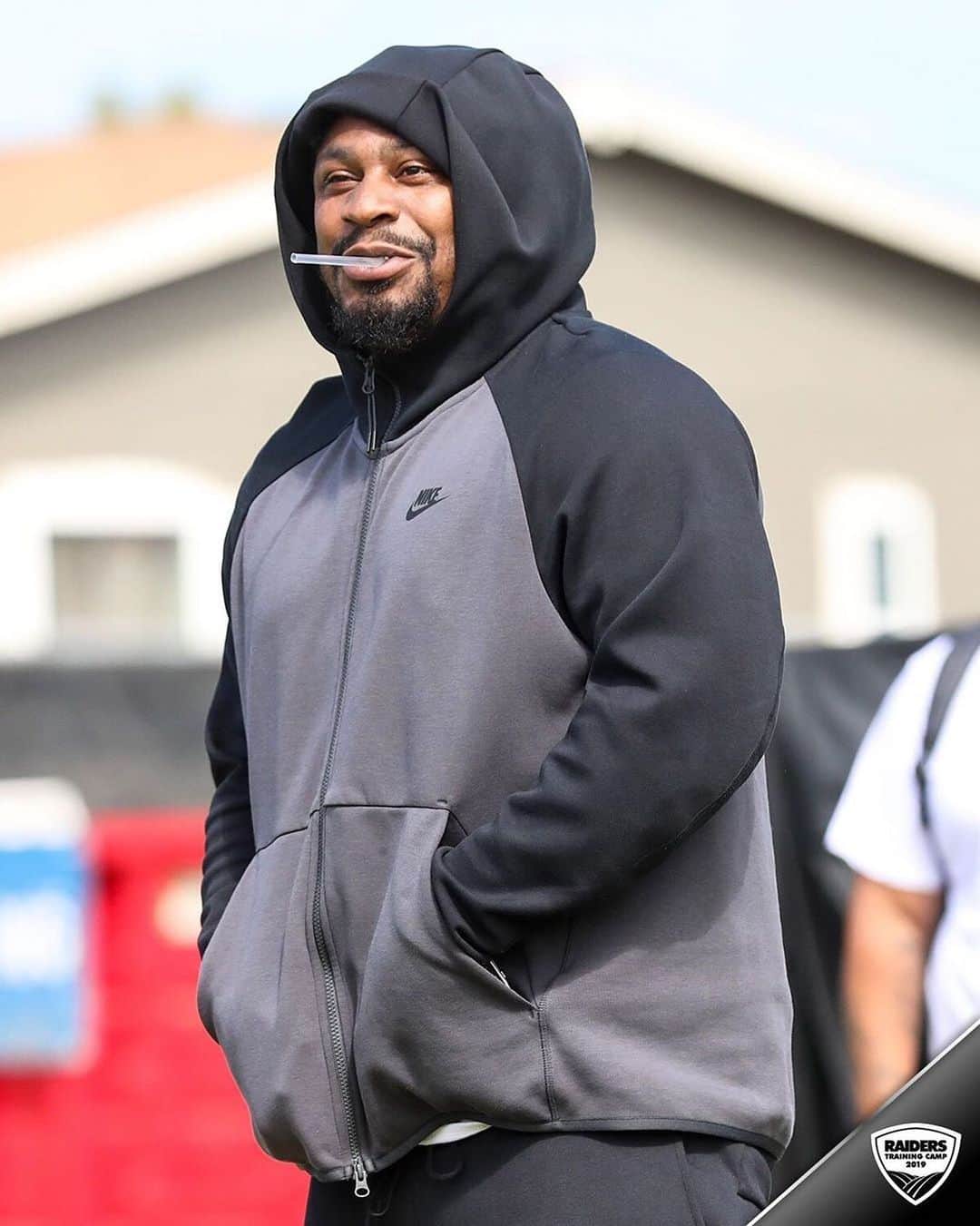 NFLさんのインスタグラム写真 - (NFLInstagram)「@beastmode visiting Raiders camp! (via @raiders)」8月8日 6時43分 - nfl