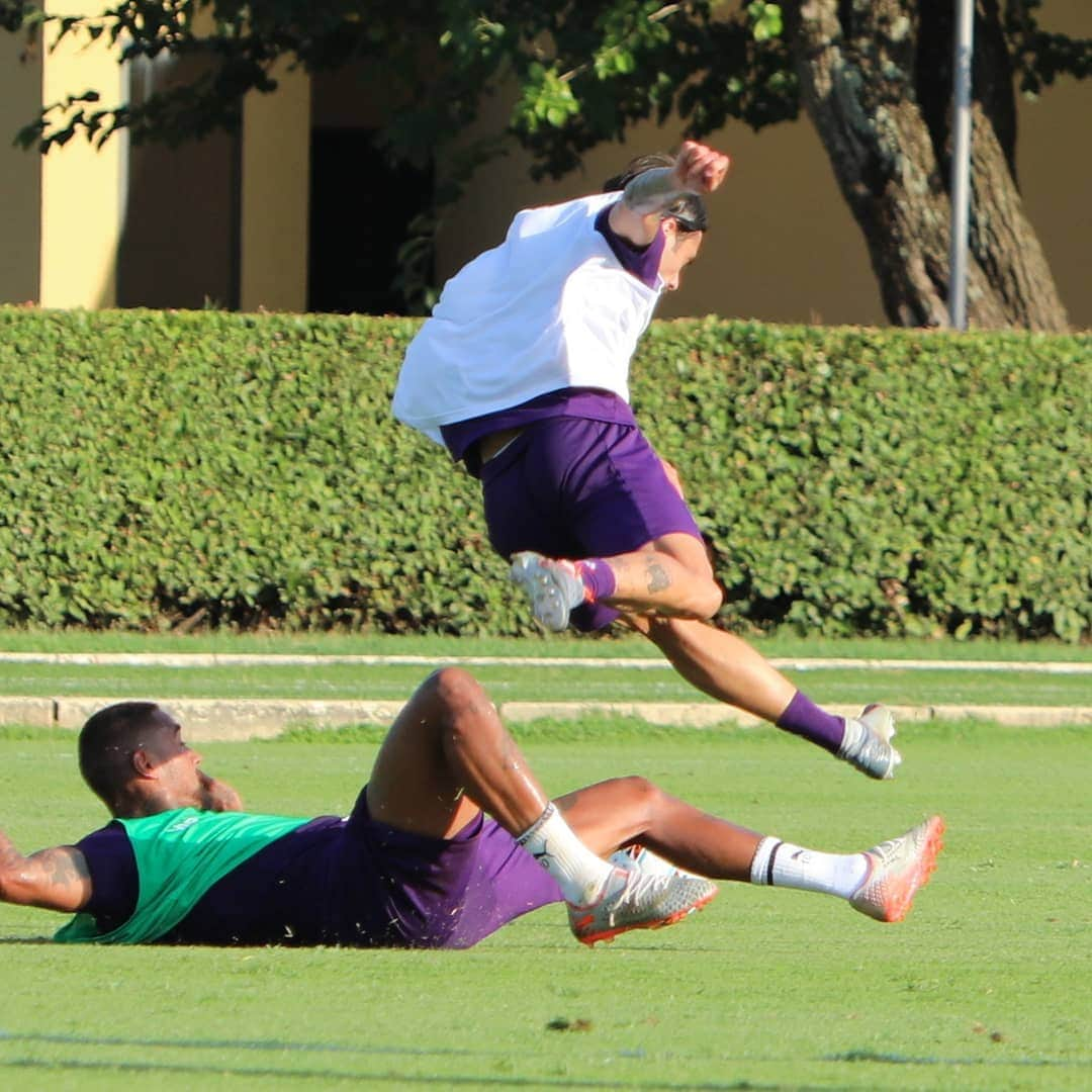 ACFフィオレンティーナさんのインスタグラム写真 - (ACFフィオレンティーナInstagram)「📸Training  #ForzaViola #QuestaÈFirenze」8月8日 6時46分 - acffiorentina