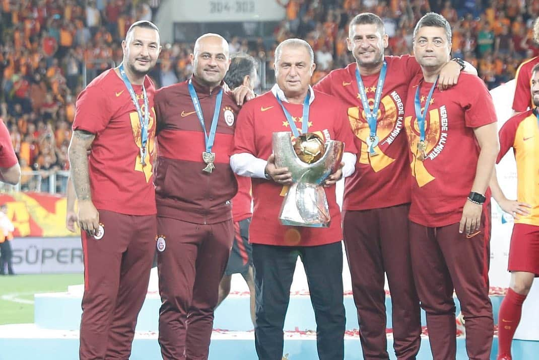 ガラタサライSKさんのインスタグラム写真 - (ガラタサライSKInstagram)「‪📸 #Süp3rŞampiyon Galatasarayımız, Süper Kupa’yı kaldırdı!‬」8月8日 6時54分 - galatasaray