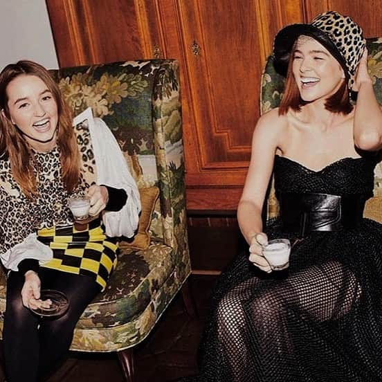 Kara Yoshimoto Buaさんのインスタグラム写真 - (Kara Yoshimoto BuaInstagram)「🖤These two crack me up!  @vanityfair #kaitlyndever #zoeydeutch @robeauhair  #nails @michellesaundersjames  #stying  @chapoteau #photo @maciekkobielski」8月8日 6時57分 - karayoshimotobua