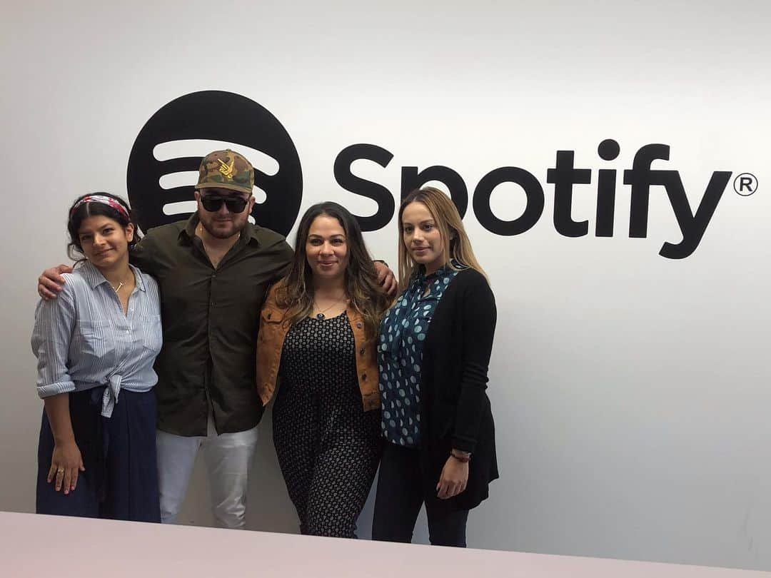 ケビン・オーティズさんのインスタグラム写真 - (ケビン・オーティズInstagram)「Hoy toco junta en @spotify @sharon_catalan @angiejromero  @marylur esperen el nuevo disco #loquehemoslogrado y mi sencillo #pobrediablo #mexico 🇲🇽🎤🙏🏻」8月8日 7時07分 - kevinortizoficial