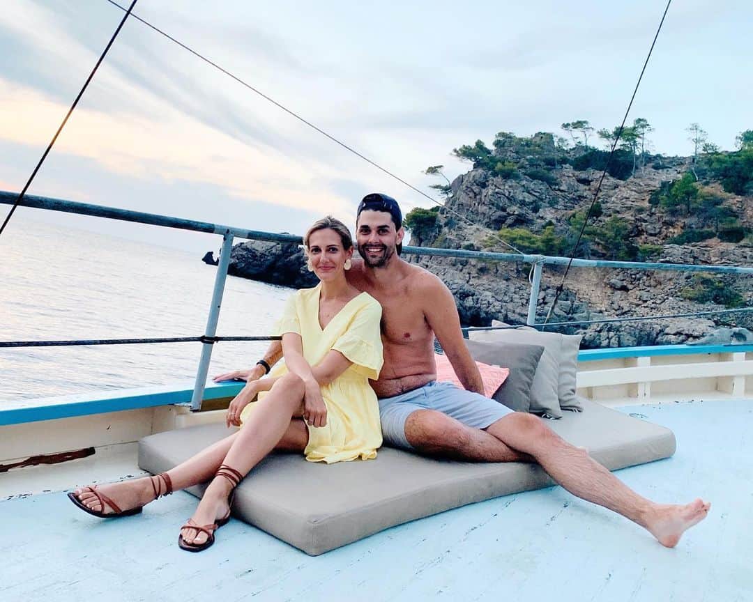 Anna Jane Wisniewskiのインスタグラム：「We used to travel a lot when it was just the two of us—it’s a little harder these days (👦🏼👦🏼)but grateful we were able to make the trek to this magical place, even for a short time. Notice the yellow Amazon dress? She made her debut on a boat 😎 http://liketk.it/2DZW1 #liketkit @liketoknow.it #LTKunder25 #mallorca #amazonfashion」