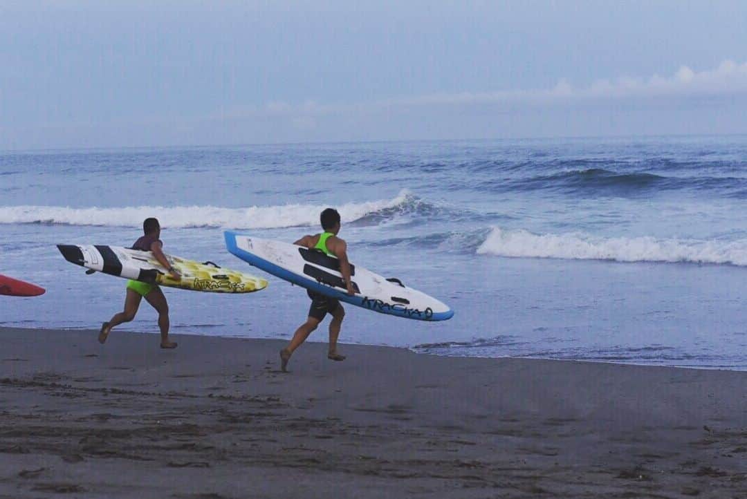 飯沼誠司さんのインスタグラム写真 - (飯沼誠司Instagram)「SUNSET CUP in Wadaura. 仲間たちとの交流、良い波🌊  良い時間^ ^ #tateyamasurfclub  #wadauralifesavingclub  #sunsetcup  #nicewaves🌊」8月8日 7時31分 - seiji_iinuma