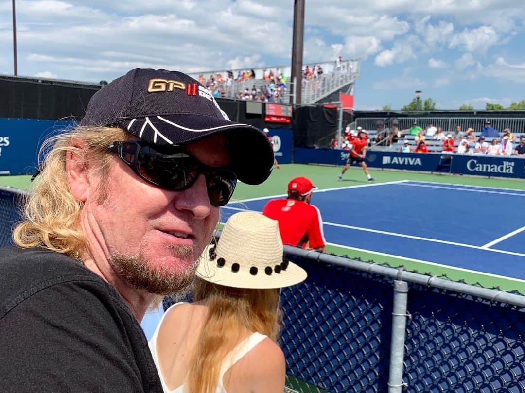エイドリアン・スミスのインスタグラム：「Watching @gilles.simon84 @rogerscup in #Montreal.... Hope our show didn’t tire him out.」