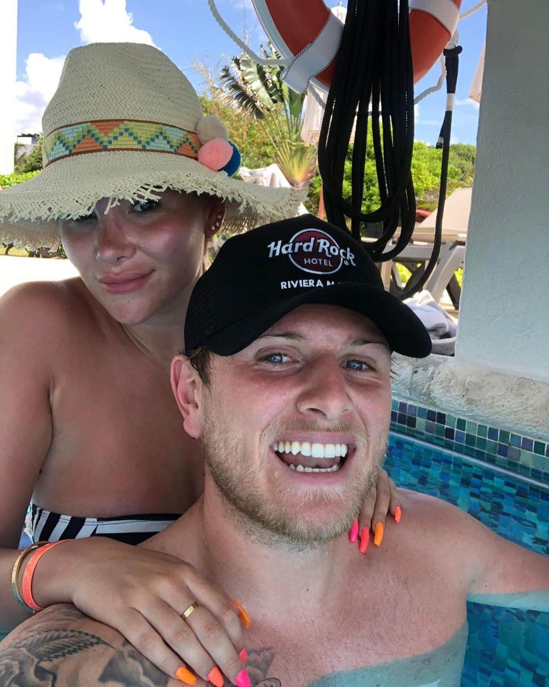 ジョージア・コウソウロウのインスタグラム：「🏝💖」