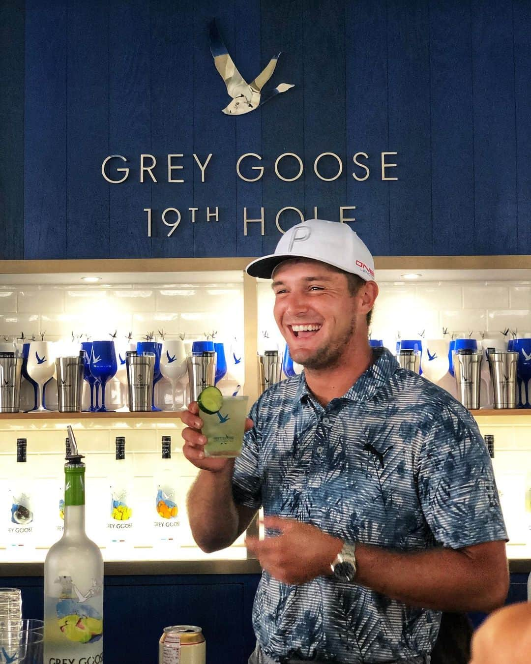 ブライソン・デチャムボーさんのインスタグラム写真 - (ブライソン・デチャムボーInstagram)「Excited to be the newest ambassador for @greygoose. It’s great to work with such a prestigious brand that knows how to savor life’s moments and #LiveVictoriously. #GreyGoosePartner」8月8日 7時27分 - brysondechambeau