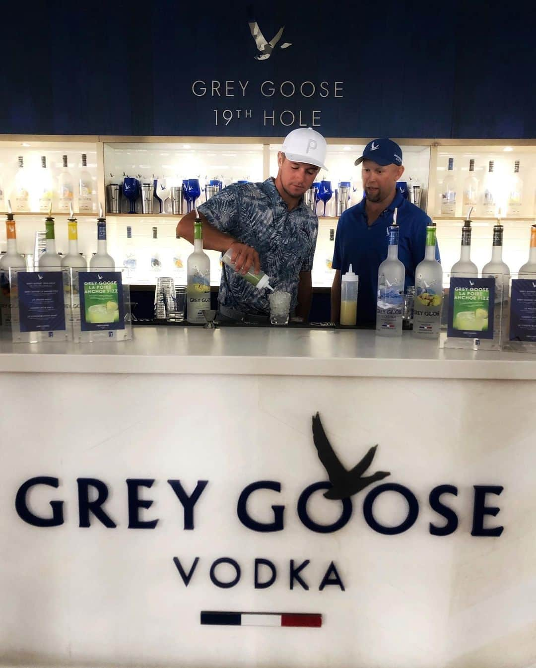 ブライソン・デチャムボーさんのインスタグラム写真 - (ブライソン・デチャムボーInstagram)「Excited to be the newest ambassador for @greygoose. It’s great to work with such a prestigious brand that knows how to savor life’s moments and #LiveVictoriously. #GreyGoosePartner」8月8日 7時27分 - brysondechambeau