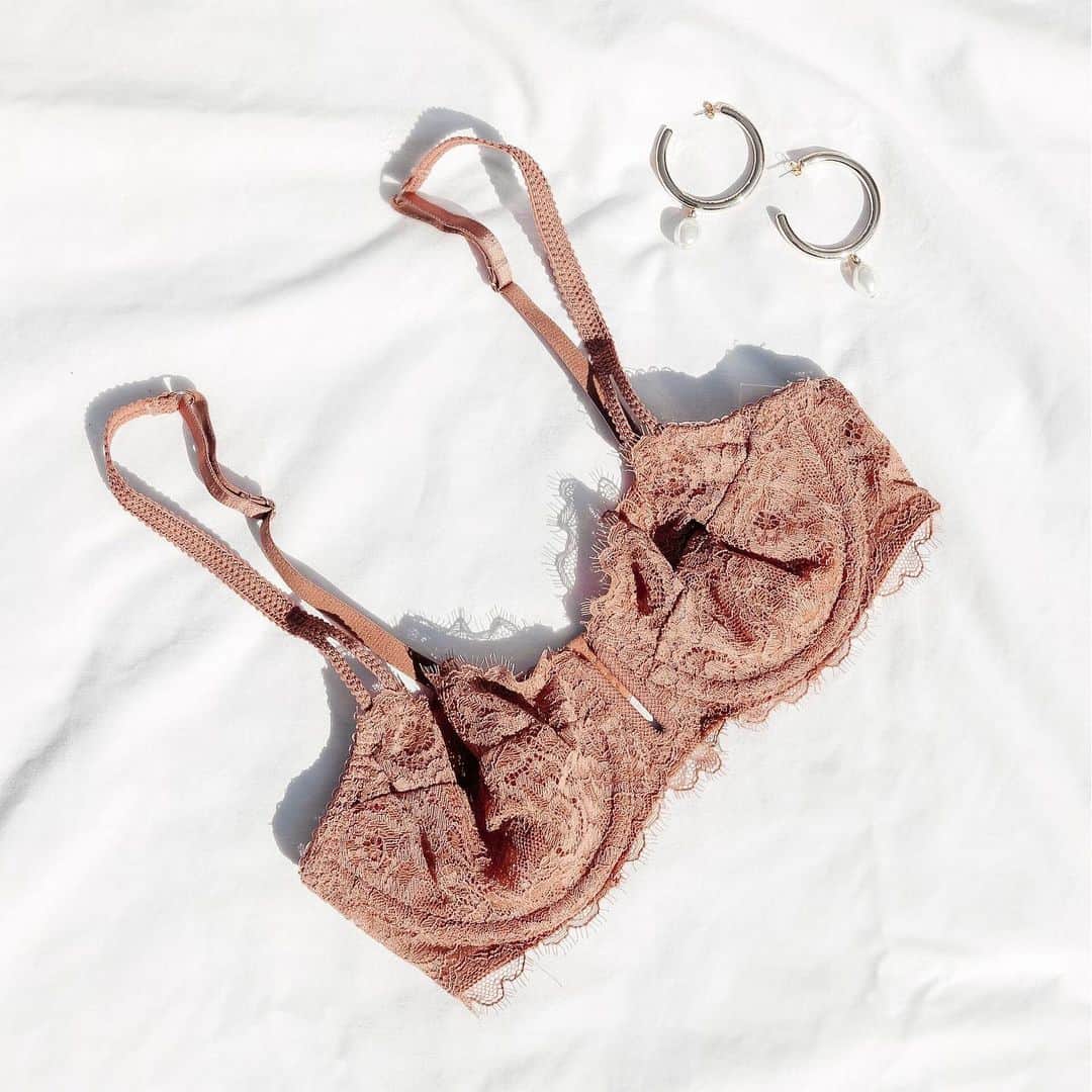 Target Styleのインスタグラム：「Raise your hand if you need a new bra. 🙋 Shop BOGO 50% off select bras and bralettes through Saturday.」