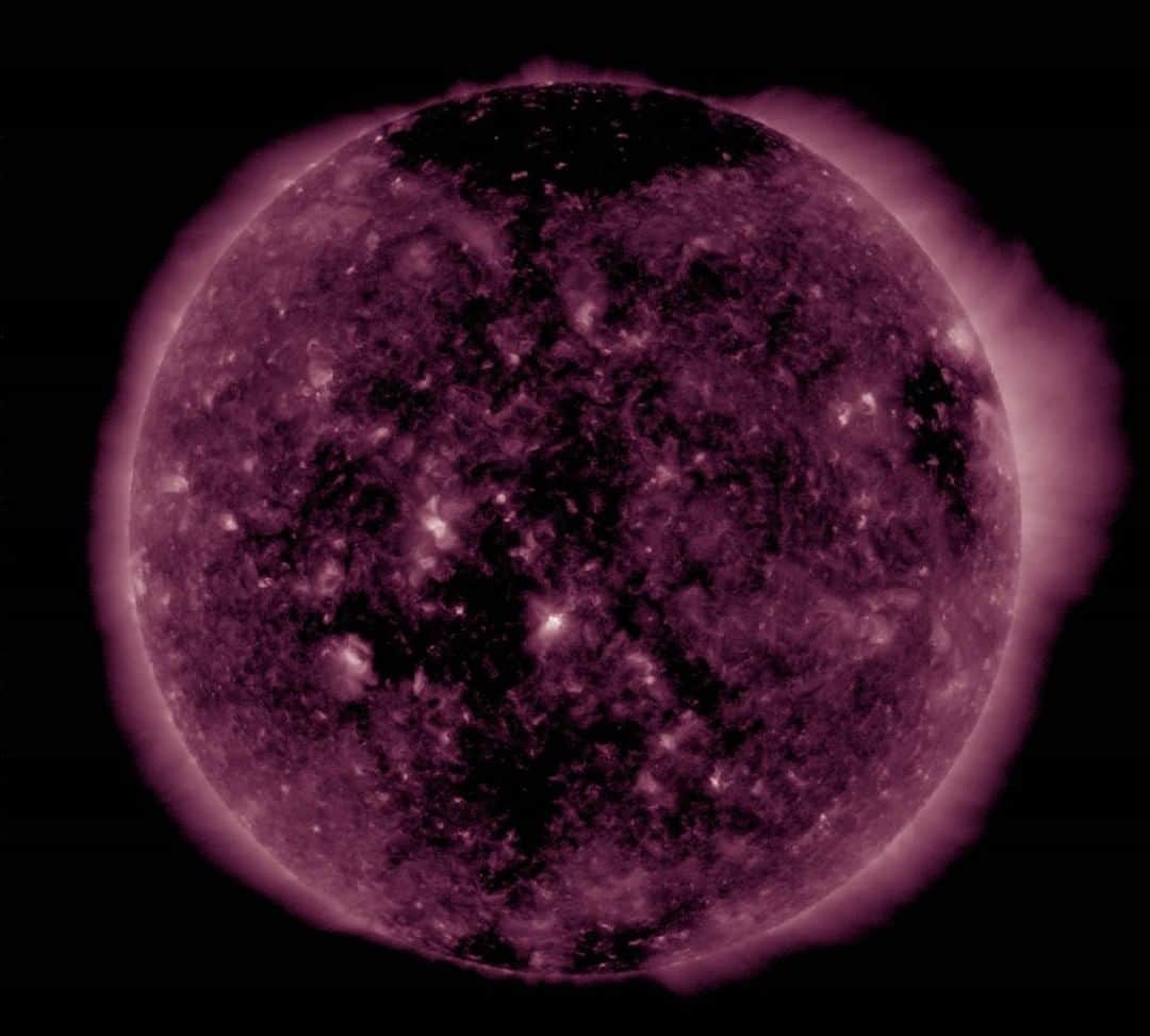 NASAさんのインスタグラム写真 - (NASAInstagram)「Let the sunshine in.⁣ ☀️⁣ ⁣⁣ Our Solar Dynamics Observatory, or SDO, was launched on February 11, 2010 to help us understand the causes of solar variability and its impacts on Earth. By measuring how the Sun's magnetic field is generated and structured, we can study how it affects our lives and technology. ⁣⁣ ⁣⁣ Each day, SDO images the sun in a variety of wavelengths. Click the link in the bio for more info ⬆️⁣⁣ ⁣⁣ Image Credit: NASA⁣⁣ ⁣⁣ #NASA #Sunshine #Space」8月8日 7時34分 - nasa