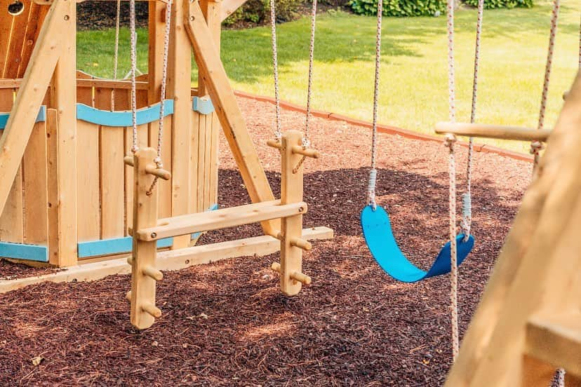 ジェイワウさんのインスタグラム写真 - (ジェイワウInstagram)「Meilani and Greyson are obsessed with their new playhouse from @cedarworksplay 🥰」8月8日 7時36分 - jwoww