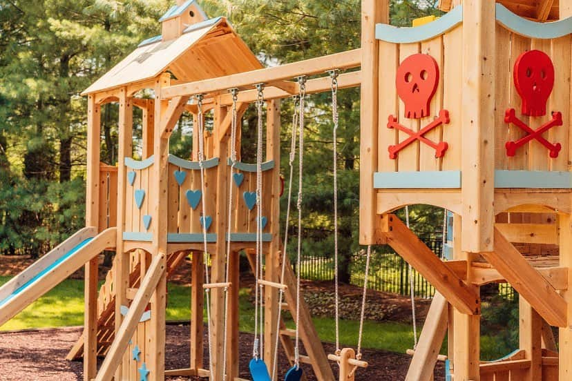 ジェイワウさんのインスタグラム写真 - (ジェイワウInstagram)「Meilani and Greyson are obsessed with their new playhouse from @cedarworksplay 🥰」8月8日 7時36分 - jwoww