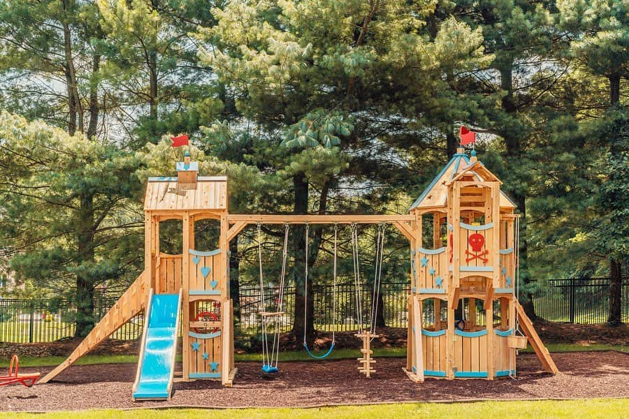 ジェイワウさんのインスタグラム写真 - (ジェイワウInstagram)「Meilani and Greyson are obsessed with their new playhouse from @cedarworksplay 🥰」8月8日 7時36分 - jwoww