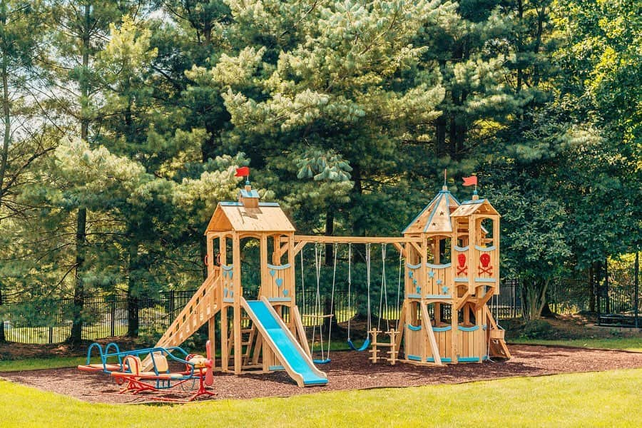 ジェイワウさんのインスタグラム写真 - (ジェイワウInstagram)「Meilani and Greyson are obsessed with their new playhouse from @cedarworksplay 🥰」8月8日 7時36分 - jwoww