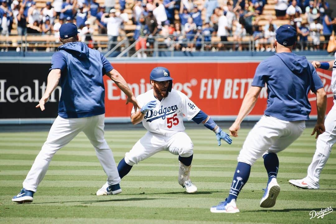 Los Angeles Dodgersさんのインスタグラム写真 - (Los Angeles DodgersInstagram)「#WALKOFFS? The Boys in Blue stay doing this.」8月8日 7時38分 - dodgers