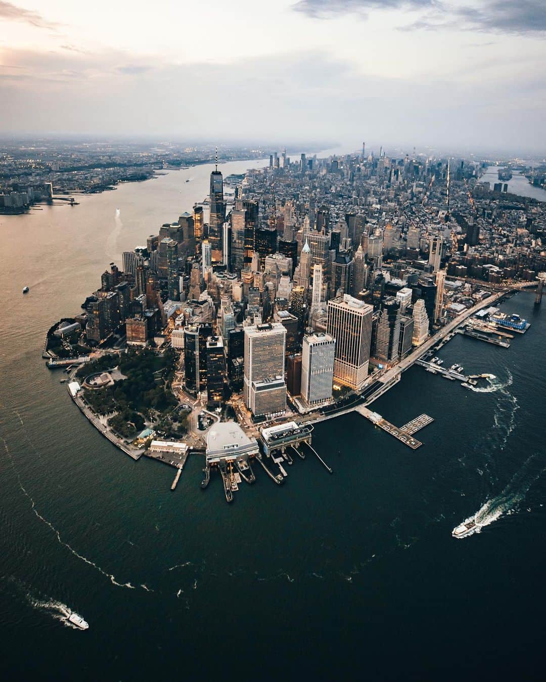 PicLab™ Sayingsさんのインスタグラム写真 - (PicLab™ SayingsInstagram)「Sunsets above New York City with @flynyon.」8月8日 7時54分 - paradise