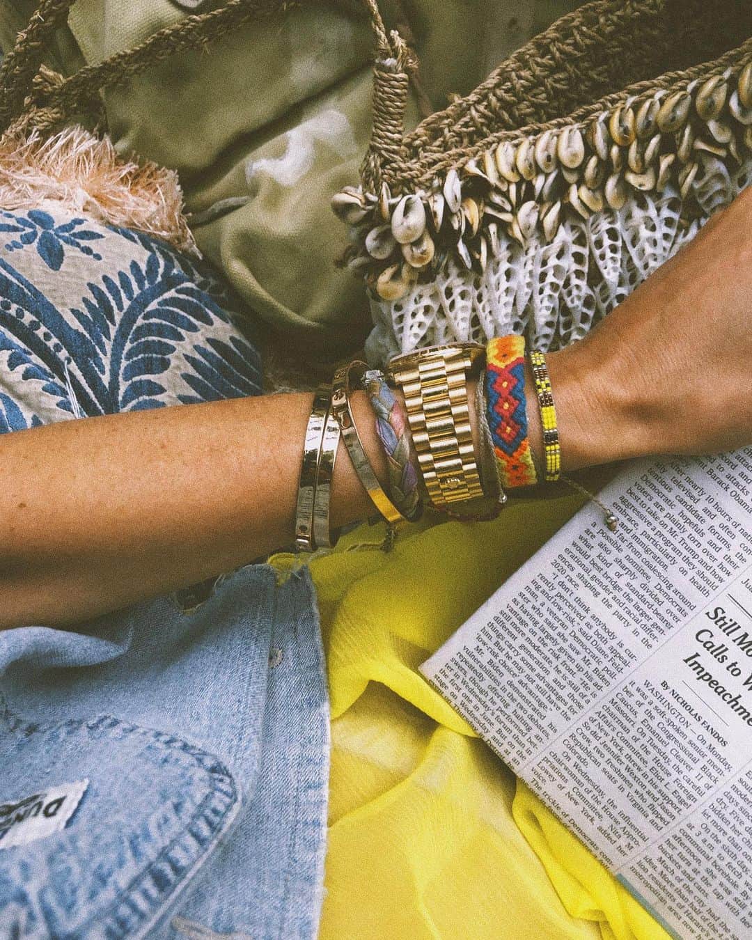 ダニジョーのインスタグラム：「All about the details ✨ tap to shop @danielleasnyder’s #armparty and chiffon slip」