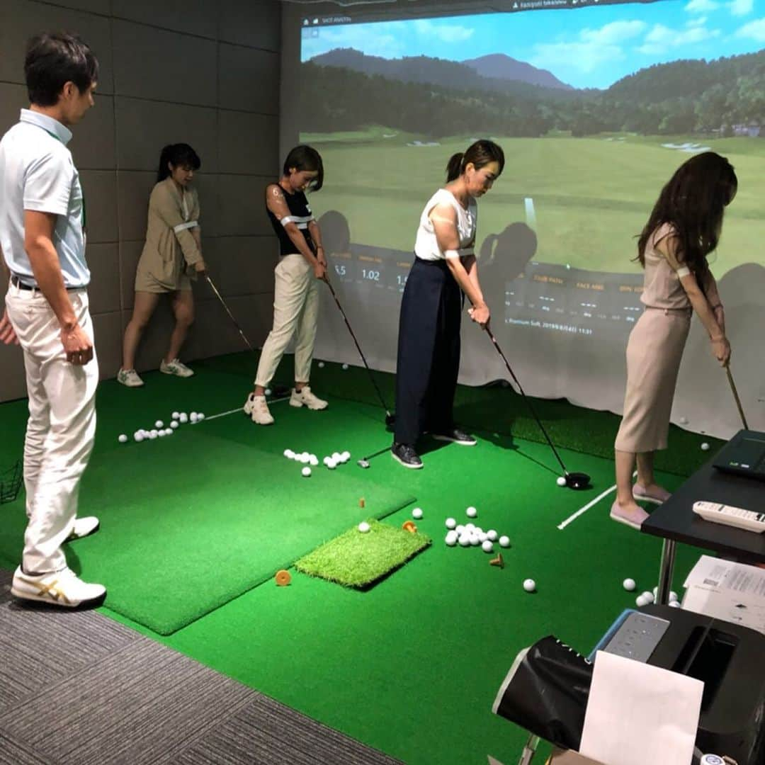 Oggi編集部さんのインスタグラム写真 - (Oggi編集部Instagram)「Oggi GOLF PRE LESSONに来てくださったみなさん、ありがとうございました！ ゆっこ先生のレッスン始め、これからもたくさんの女性にゴルフを楽しんでいただくきっかけを作っていきますので、よろしくお願いします‼️ Oggi.jpではGOLFの記事を毎日アップしてますので、ぜひチェックしてくださいね⛳️✨ #Oggi  #雑誌Oggi  #Golf  #Oggigolf  #girlsgolf  #女子ゴルフ  #ゴルフ初心者 #ゴルフビギナー  #ガールズゴルフ」8月8日 8時03分 - oggi_mag