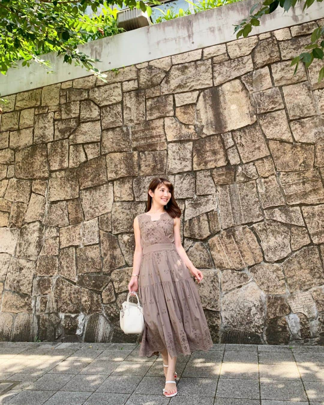 吉田美紀さんのインスタグラム写真 - (吉田美紀Instagram)「・ ・ 最近、背景と色がかぶりがち！笑 写真を見てふと思いました。 ・ お気に入りワンピース♡ 3色あるうちのモカを… ・ onepiece→#lialapg sandal→#liala bag→#hermes ・ #coordinate #outfit #ootd #look #style #fashion #wardrobe #onepiece #instagood #instafashion #ママコーデ #ママコーディネート #ママファッション #コーディネート #ファッション #ワンピース #レースワンピース」8月8日 8時04分 - miki__yoshida