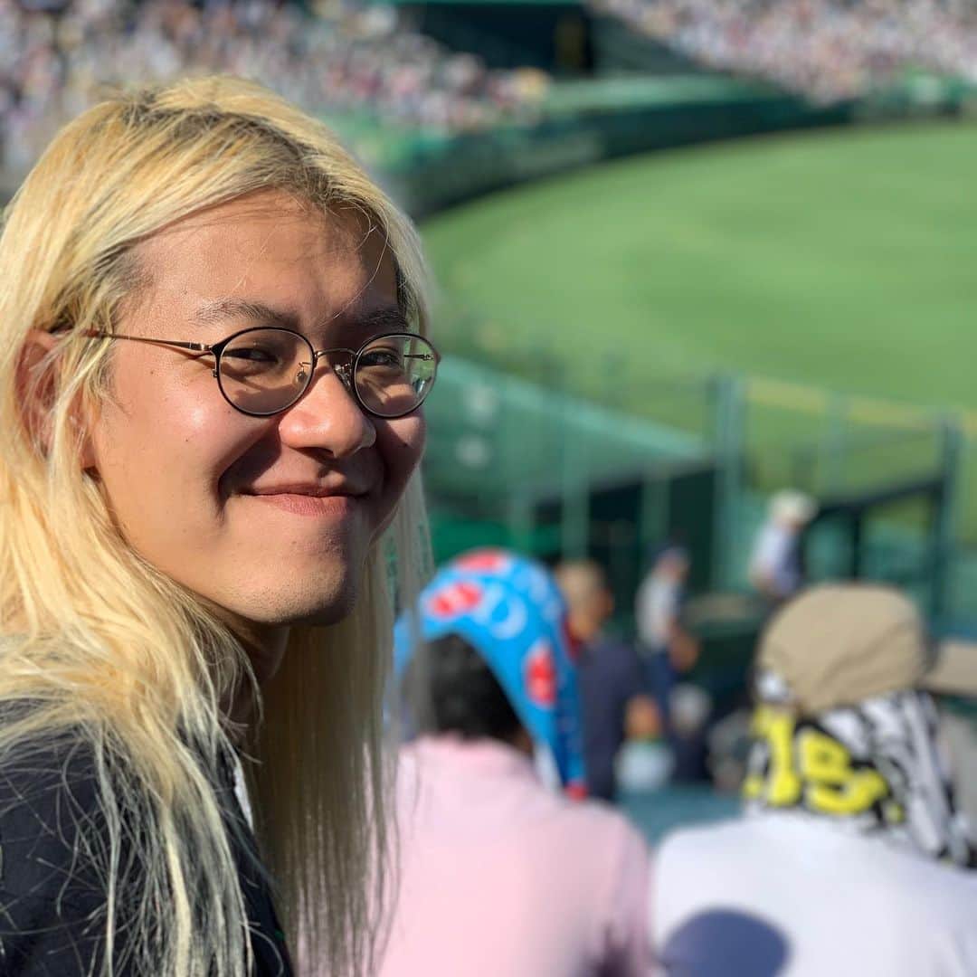 池田真一のインスタグラム：「ZAZYの母校、智弁和歌山高校の試合見に来てます！ めちゃくちゃええ試合！ 甲子園最高ー！！！！！ 高見、甲子園見る時はBボーイスタイル！」