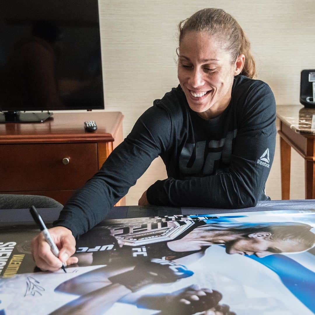 UFCさんのインスタグラム写真 - (UFCInstagram)「All signed in from 🇺🇾!」8月8日 8時33分 - ufc