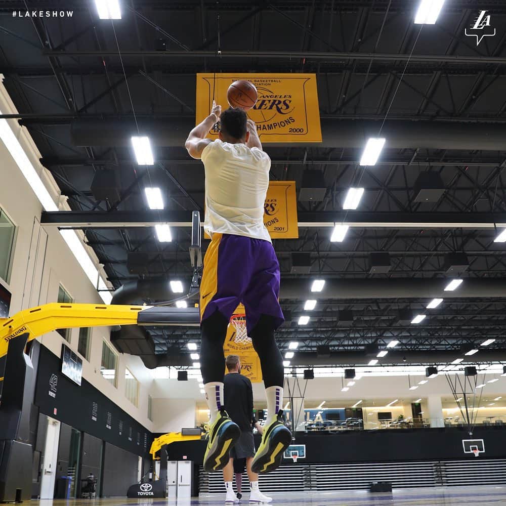 Los Angeles Lakersさんのインスタグラム写真 - (Los Angeles LakersInstagram)「Danny’s first bucket as a Laker 💛💜」8月8日 8時29分 - lakers