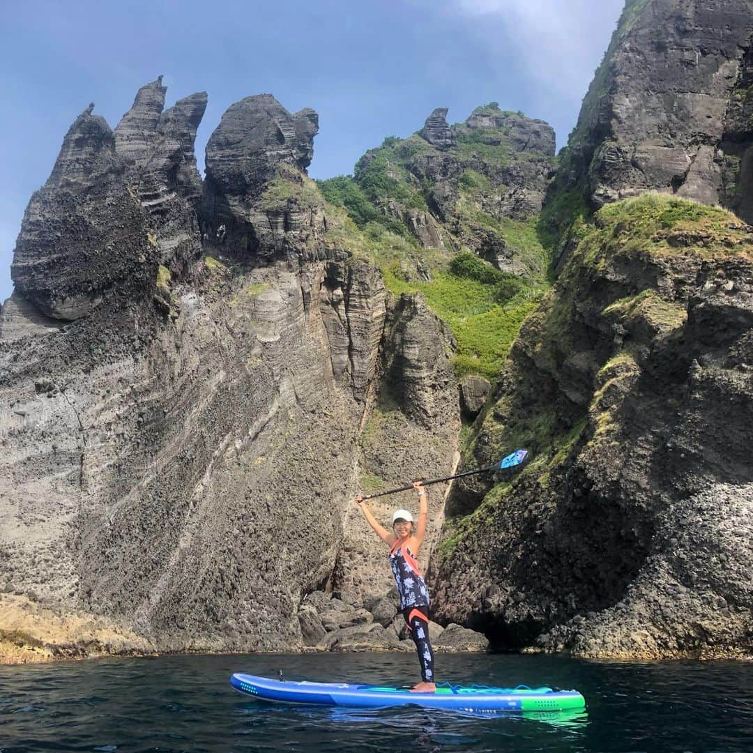 田中律子さんのインスタグラム写真 - (田中律子Instagram)「TOKAIケーブルネットワーク 『田中律子の旅するSUP』🏄‍♀️🏄‍♀️🏄‍♀️ ひゃー、北海道ーでっかいどー❗️ ダイナミックすぎるやろーー❤️ ジュラシックパークの世界だわね🦖  写真ではダイナミック過ぎて写り切らないので、ぜひ4K放送でこの素晴らしいSUPならではの海の映像を見てくださいね📺  TOKAIケーブルネットワーク トコちゃんねる静岡 111ch 毎週 日曜 7:30 月曜 11:00/18:30/23:00 金曜 25:00 土曜 7:30/13:30 121ch 毎週 日曜 14:00 火曜 21:30 金曜 7:30 いちはらコミュニティネットワークテレビ　／　厚木伊勢原ケーブルネットワーク　／　エルシーブイ　／　倉敷ケーブルテレビ　／　テレビ津山　／　東京ベイネットワーク  田中律子の旅するSUP🏄‍♀️ http://tabisup.com/  #tokaiケーブルネットワーク  #田中律子の旅するsup  #旅sup  #トコちゃんねる静岡  #北海道 #地球って素晴らしい」8月8日 8時37分 - ri2kotanaka