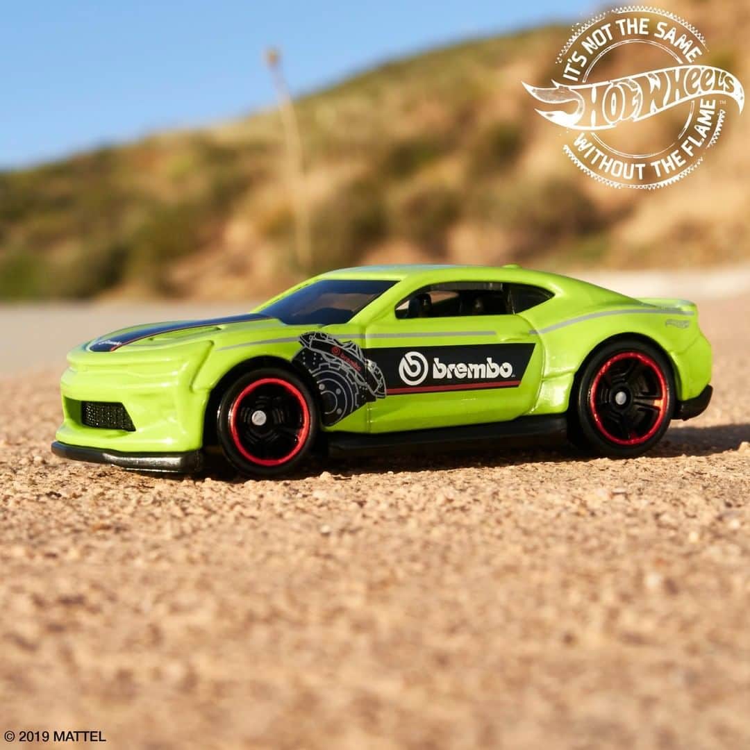 Hot Wheelsさんのインスタグラム写真 - (Hot WheelsInstagram)「No need to be sour when you have this lime green '18 Camaro® SSTM from the HW SPEED GRAPHICS mini- collection. #HotWheels #Chevrolet #Camaro」8月8日 8時45分 - hotwheelsofficial
