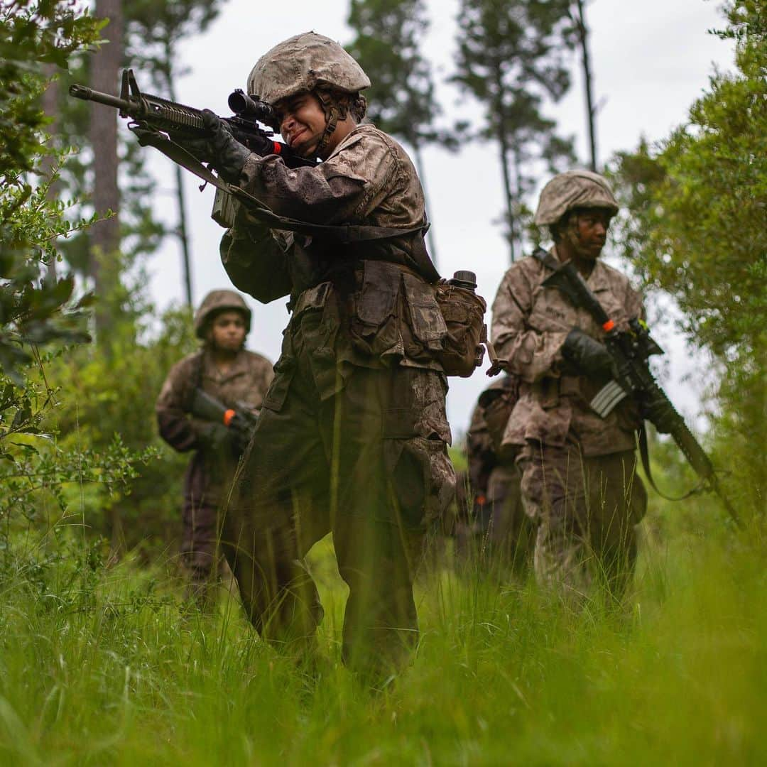 アメリカ海兵隊さんのインスタグラム写真 - (アメリカ海兵隊Instagram)「Creepin’  November Company recruits participated in the Crucible on @mcrdparrisisland. (U.S. Marine Corps photos by Sgt. Dana Beesley)  #USMC #Marines #BootCamp #Training #Military」8月8日 8時51分 - marines