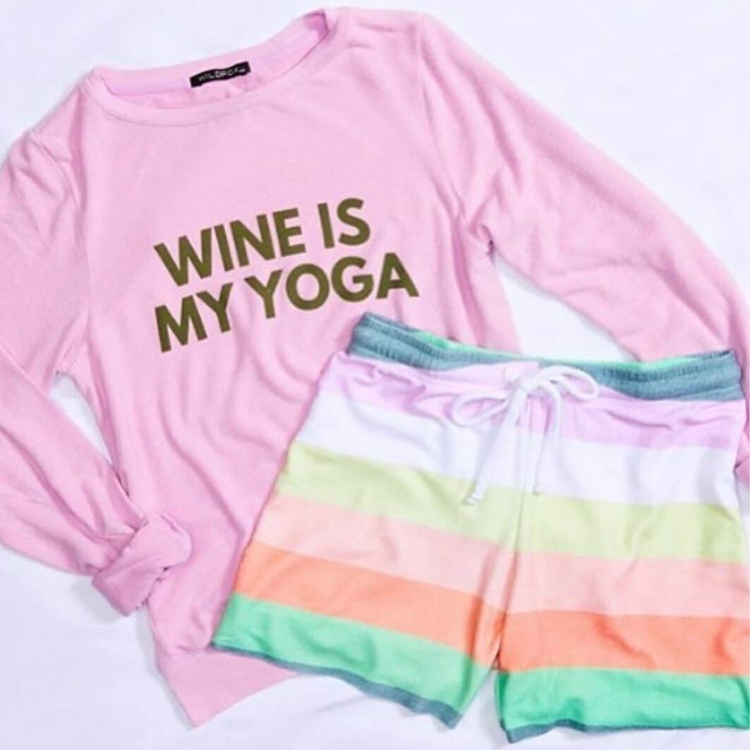 ワイルドフォックスクチュールさんのインスタグラム写真 - (ワイルドフォックスクチュールInstagram)「Wine is my yoga. Do you like red or white? #wildfox #wildfoxsweatshirt #winewednesday」8月8日 9時06分 - wildfoxcouture