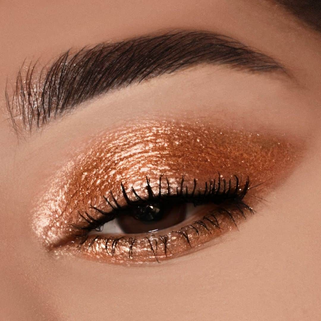 Too Facedさんのインスタグラム写真 - (Too FacedInstagram)「Light up your GLAM! ✨ Our Crystal Whips have lightweight, reflective sparkle and shimmer that never feels sticky. 😉 Shade shown: Turn Up. Available @Sephora and #sephorainjcp. @rebellebeautyx #toofacedambassador #tfpeachesandcream #toofaced」8月8日 9時00分 - toofaced