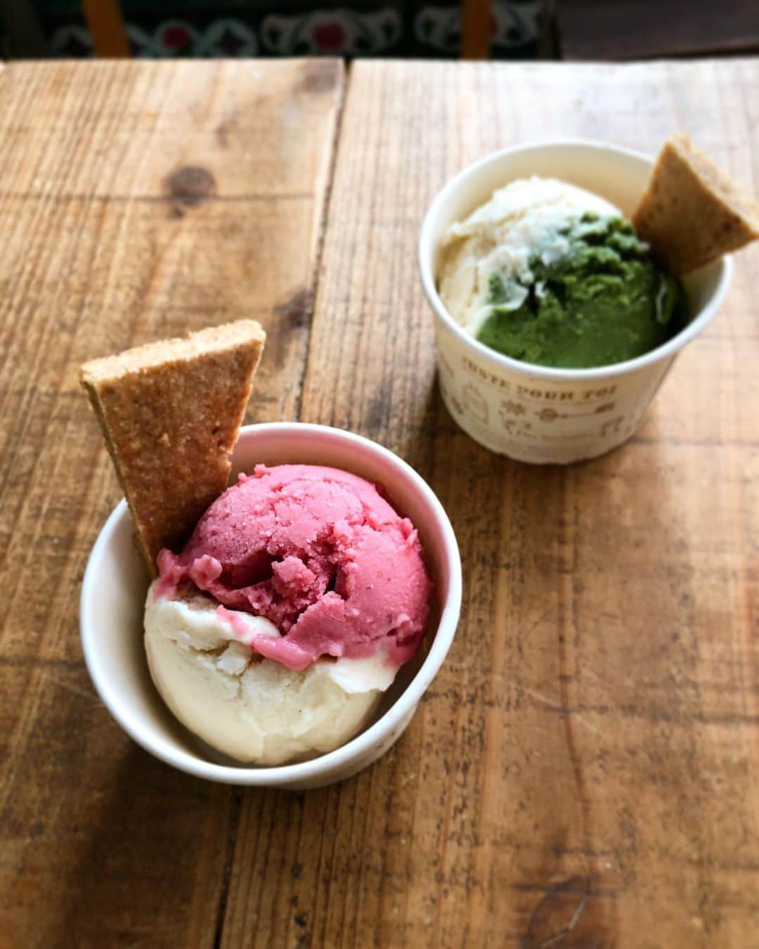 CHIPPRUSONのインスタグラム：「今週末の日曜日、11日は自家焙煎珈琲屋さんにオーガニックアイスコーヒー（もちろんホットも）を淹れてもらい、店内で自家製アイスクリームが食べられるようにしようと思います。お隣の船岡温泉は朝8時からお風呂入れますので、コーヒーとアイスで休憩していってくださいね🍨☕️🍞 ・ ・ 11日（日）、12日（月）open ＊コーヒー飲めるように少し早めにお店開けます🍨☕️🍞」
