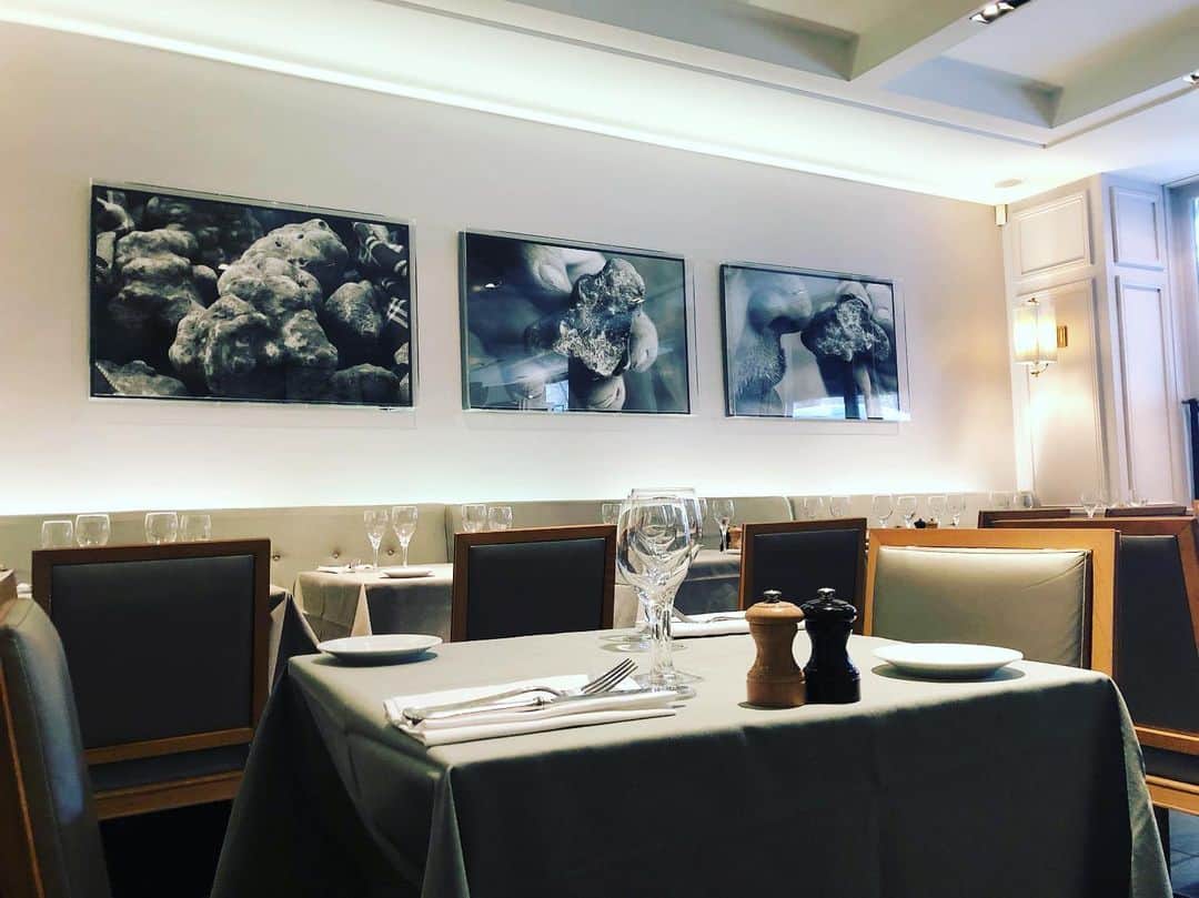 高井直子さんのインスタグラム写真 - (高井直子Instagram)「今年の冬。 pariに行った時に 絶対に行きたかった レストランのひとつ。 ここのsaltやoilは手放せない🧂 お取り寄せ出来ました😋 • • #maisondelatruffe」8月8日 9時19分 - naokotakai