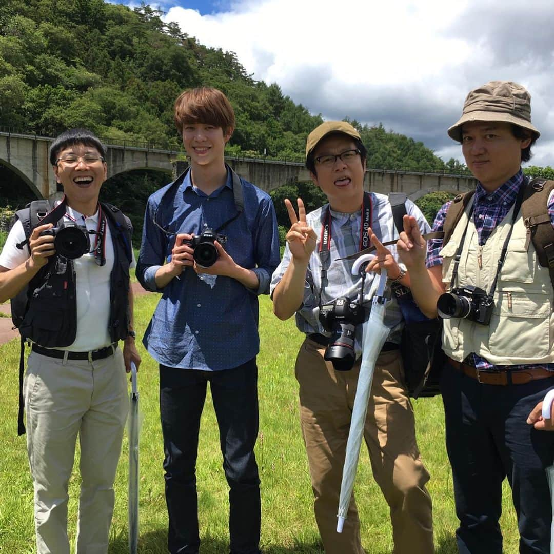 岡安章介さんのインスタグラム写真 - (岡安章介Instagram)「昨日は偽装不倫見ていただけた方ありがとうございましたー。岩手県の撮影は楽しかったのですが…ドラマの方は何か純粋で切なくて胸がきゅーってなったと思った所に急展開！先が早く見たい！ そして、明日は京王百貨店鉄道フェスティバル。ドラマの裏話も出来るかな？今年も楽しくなりそうです！是非遊びに来てください！ #偽装不倫#宮沢氷魚さん#ななめ45 #花巻市#遠野市#SL銀河#京王百貨店鉄道フェスティバル」8月8日 9時52分 - naname45okayasuakiyoshi