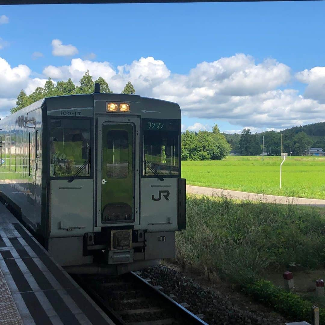 岡安章介さんのインスタグラム写真 - (岡安章介Instagram)「昨日は偽装不倫見ていただけた方ありがとうございましたー。岩手県の撮影は楽しかったのですが…ドラマの方は何か純粋で切なくて胸がきゅーってなったと思った所に急展開！先が早く見たい！ そして、明日は京王百貨店鉄道フェスティバル。ドラマの裏話も出来るかな？今年も楽しくなりそうです！是非遊びに来てください！ #偽装不倫#宮沢氷魚さん#ななめ45 #花巻市#遠野市#SL銀河#京王百貨店鉄道フェスティバル」8月8日 9時52分 - naname45okayasuakiyoshi