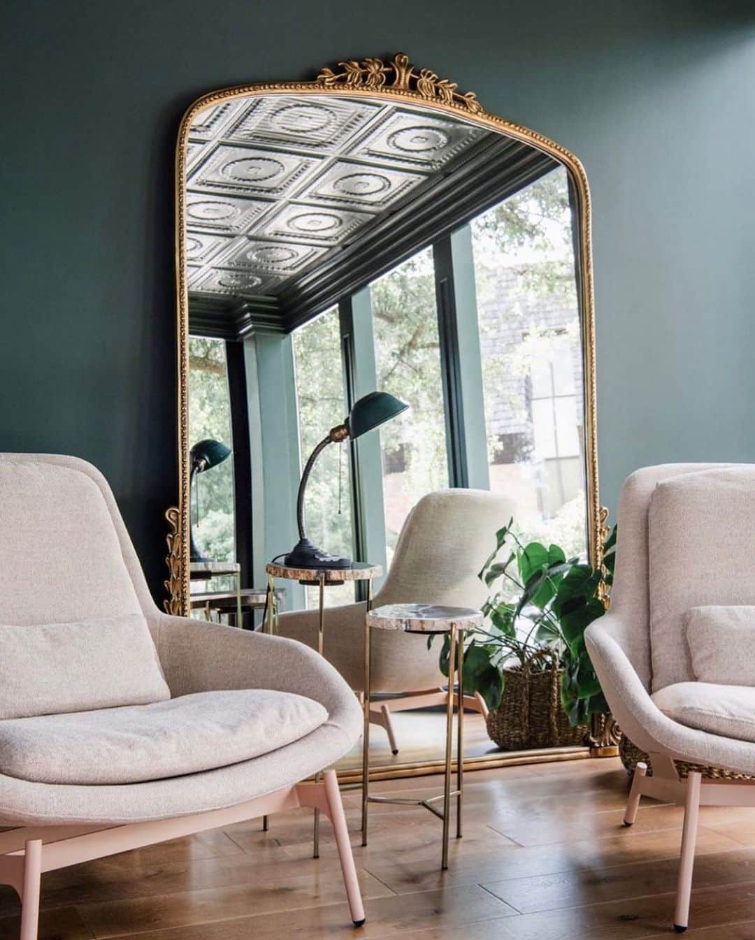 Anthropologieさんのインスタグラム写真 - (AnthropologieInstagram)「Our forever-favorite mirror ❤️ Photo via @magnolia (link in profile to shop)」8月8日 10時02分 - anthropologie