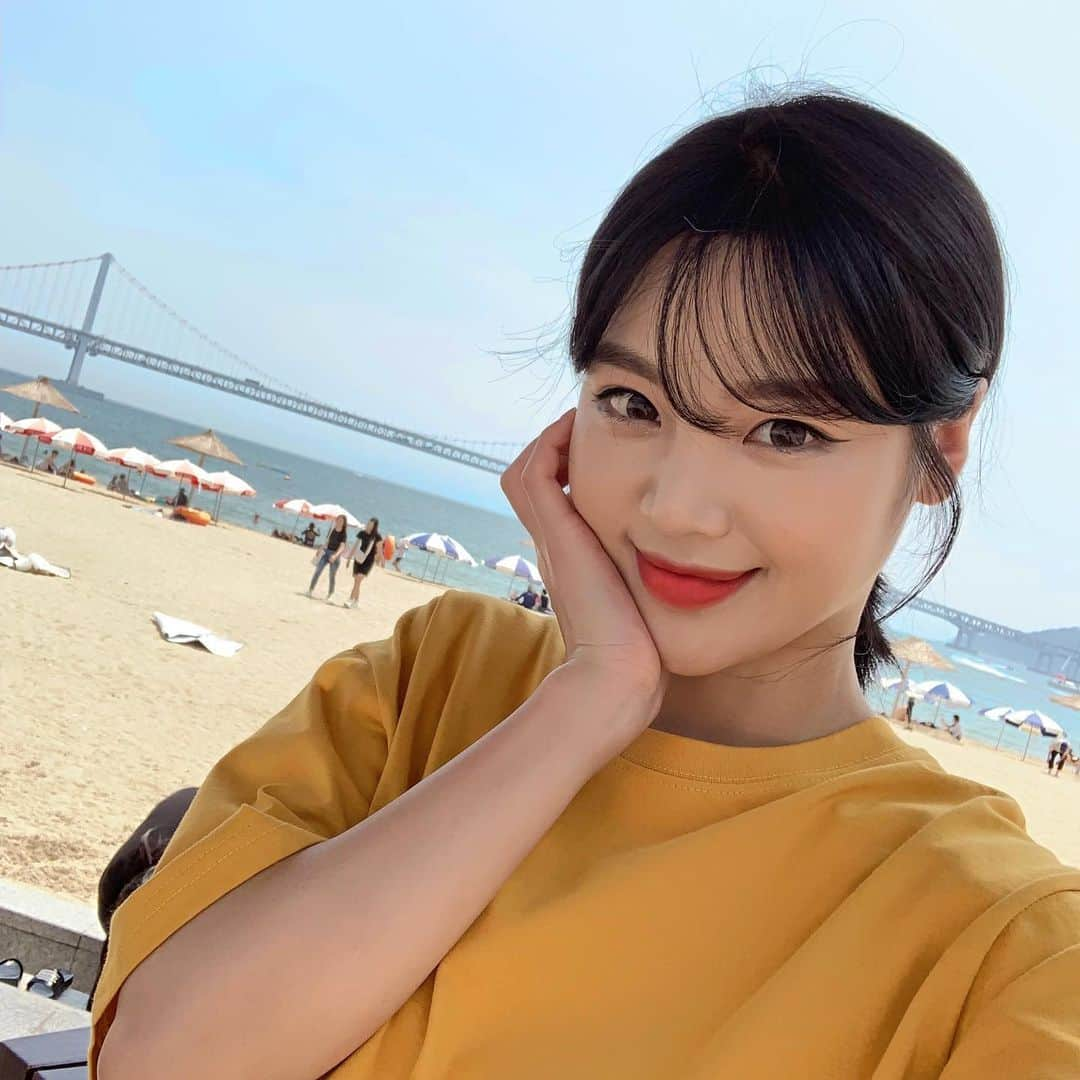 HOTPING公式アカウントさんのインスタグラム写真 - (HOTPING公式アカウントInstagram)「夏といえば、釜山といえば、海！！！ 気軽に着られるTシャツ×デニムで思いっきりはしゃげます🏖どちらも今日アップデートされたばかりの新作アイテムです！ − #海#ベーシックコーデ#カジュアル#シンプル#デニム#韓国好きな人と繋がりたい」8月8日 10時05分 - hotping_japan