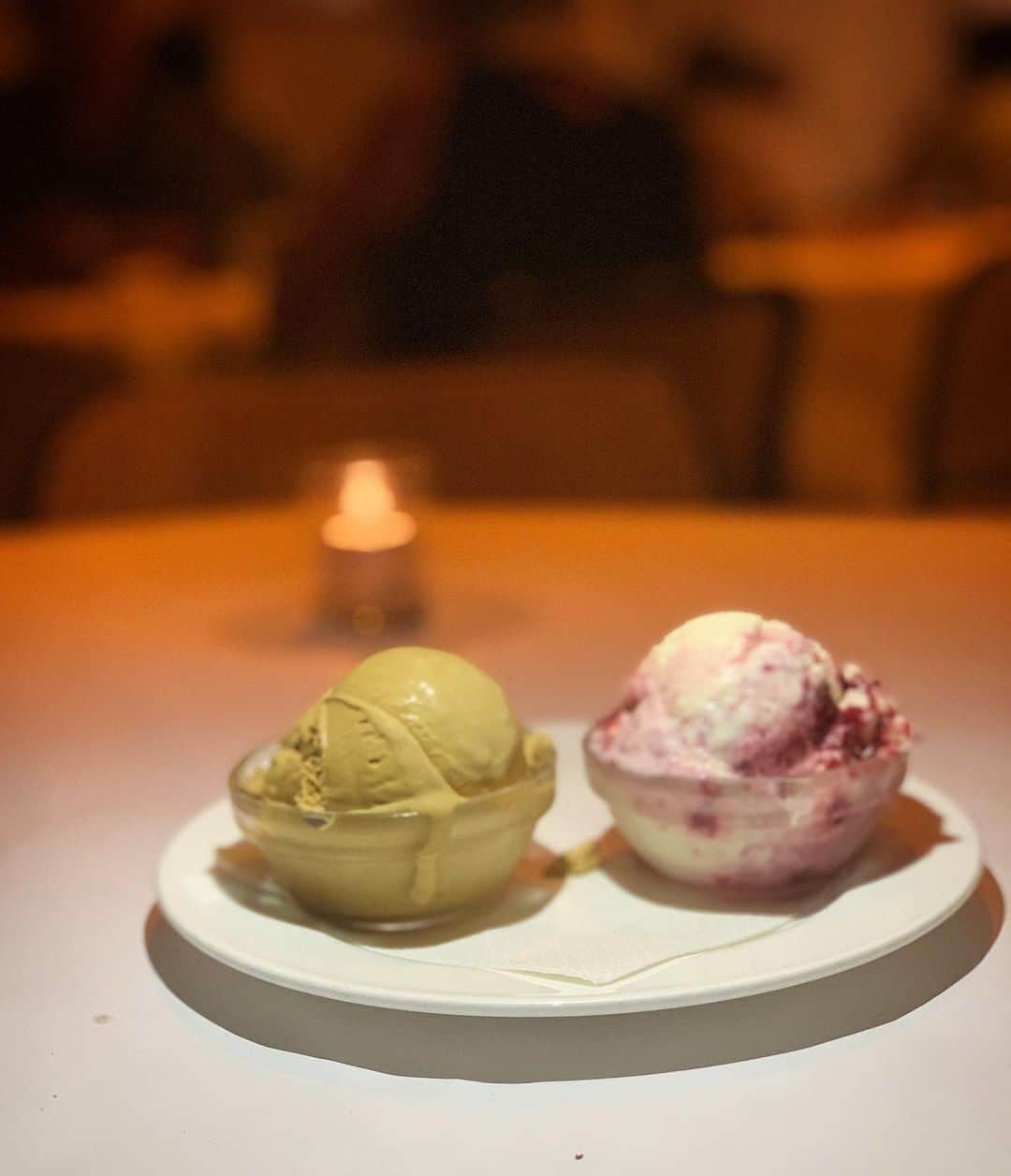 DOMINIQUE ANSEL BAKERYさんのインスタグラム写真 - (DOMINIQUE ANSEL BAKERYInstagram)「One scoop each at our usual seat at our usual place. 😍」8月8日 10時16分 - dominiqueansel