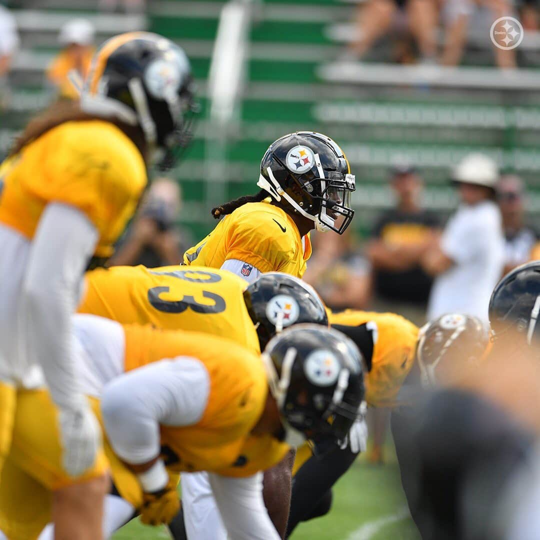 ピッツバーグ・スティーラーズさんのインスタグラム写真 - (ピッツバーグ・スティーラーズInstagram)「Battling for every inch. #SteelersCamp」8月8日 10時10分 - steelers