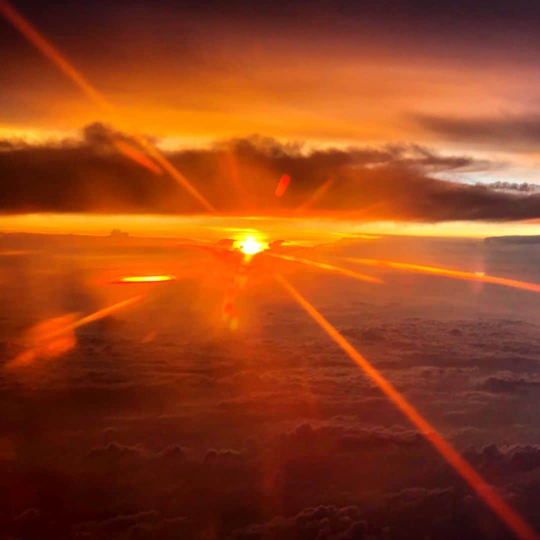 のインスタグラム：「#🇹🇭 #おはよう #sunset #🛩 #thailand #バンコク」