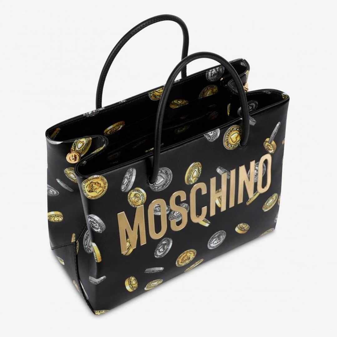 Moschinoさんのインスタグラム写真 - (MoschinoInstagram)「Moschino Milano coin shopper bag on moschino.com and Moschino Shops #moschino @itsjeremyscott」8月8日 10時27分 - moschino