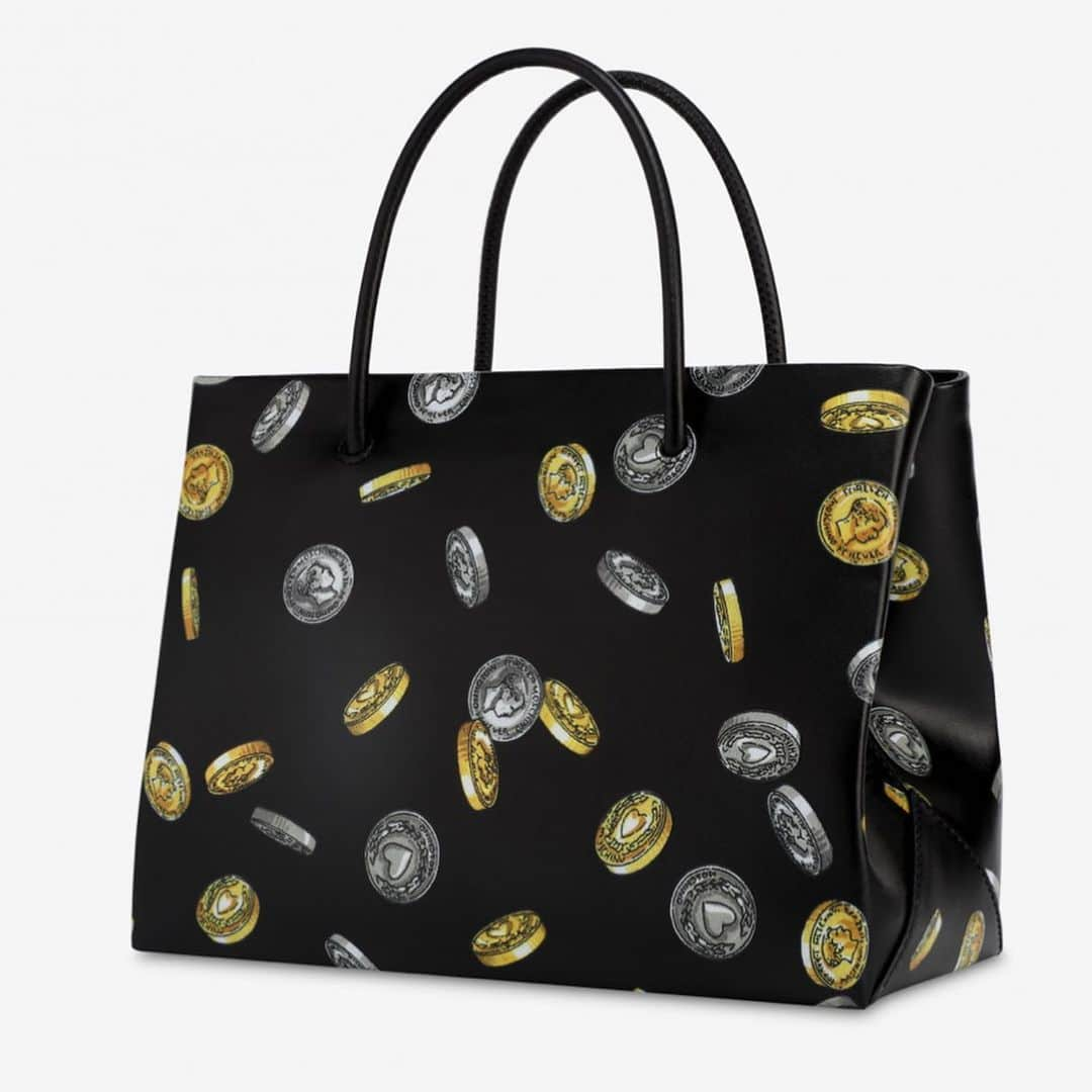 Moschinoさんのインスタグラム写真 - (MoschinoInstagram)「Moschino Milano coin shopper bag on moschino.com and Moschino Shops #moschino @itsjeremyscott」8月8日 10時27分 - moschino