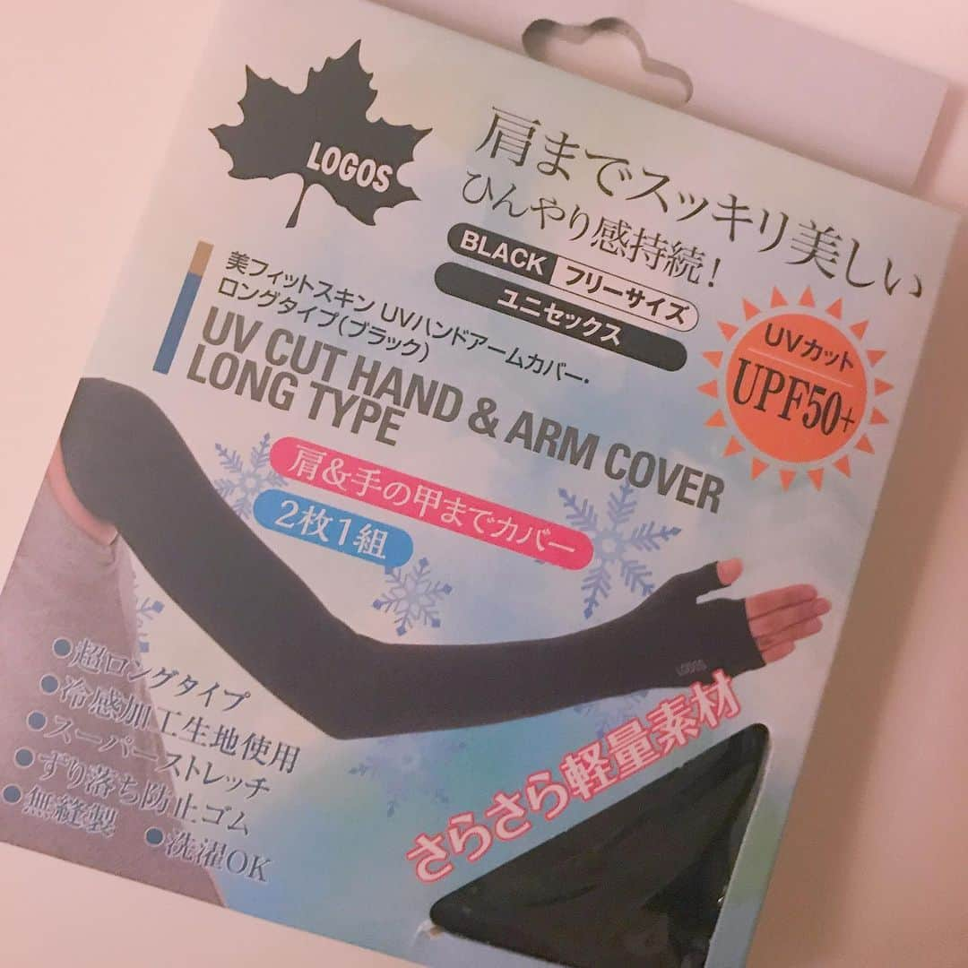 氷浦紫さんのインスタグラム写真 - (氷浦紫Instagram)「とにかく手が焼けるのが許せない私は(特に手)ずり落ちなくて腕の付け根までカバー出来て凄くいい！！ そして風にあたると涼しい。  #LOGOS#UVハンドアームカバー#ロングタイプ#SPF50#日焼け防止#アームカバー#UVアームカバー#毎年一つ買う#美白死守#美白派#色白派」8月8日 10時32分 - yukalihiula