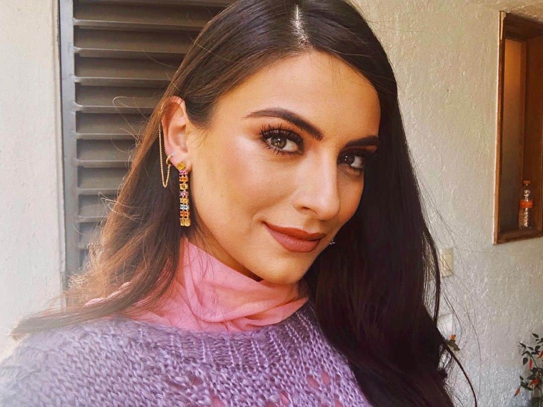 Ana Brenda Contrerasのインスタグラム：「💜💕 @tousjewelry ¿Como va su veranito? 🧜‍♀️」